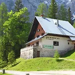 Planinska Koca Na Gozdu Kranjska Gora