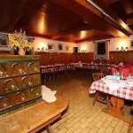 Planinska Koca Na Gozdu