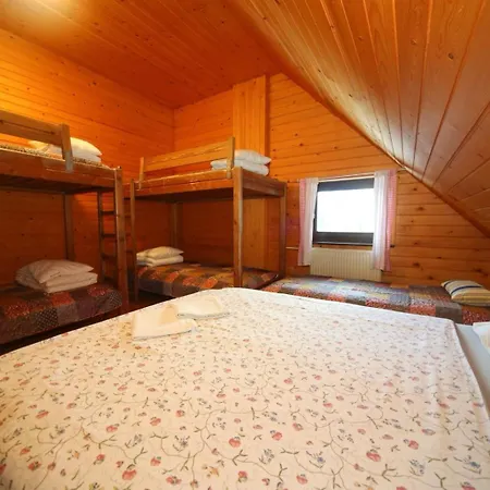 Planinska Koca Na Gozdu *