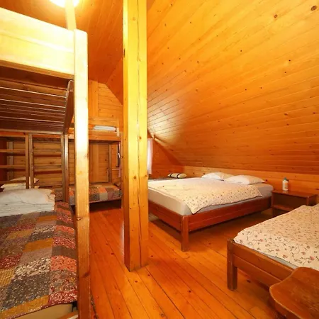 Planinska Koca Na Gozdu Gæstehus Kranjska Gora
