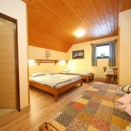 Planinska Koca Na Gozdu Gæstehus Kranjska Gora