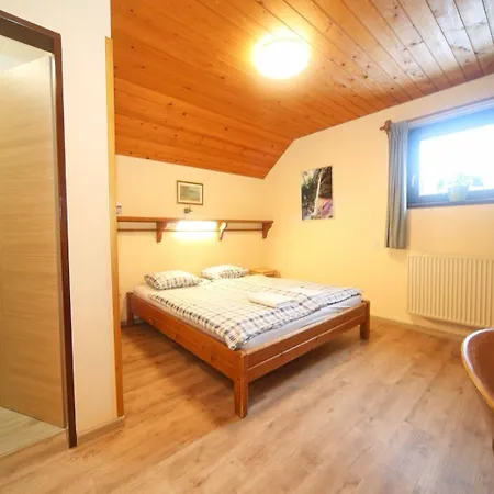 Gæstehus Planinska Koca Na Gozdu