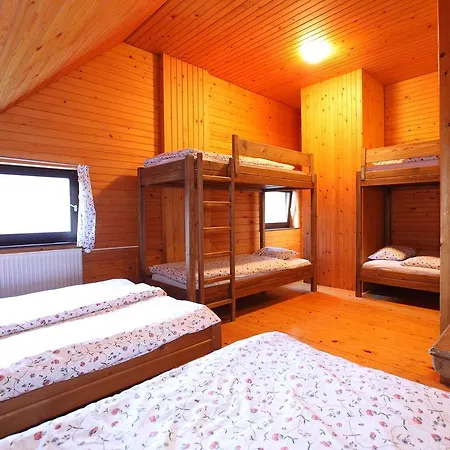 Planinska Koca Na Gozdu Gæstehus Kranjska Gora