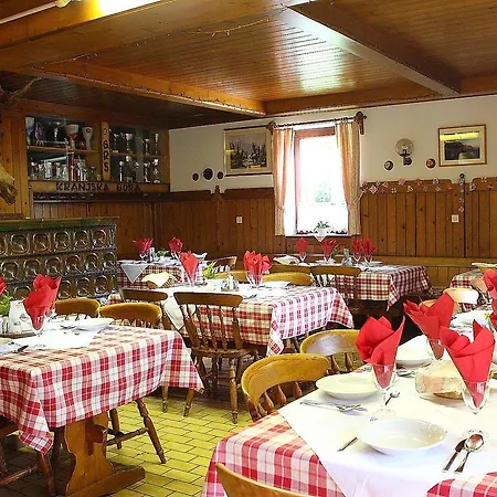 Planinska Koca Na Gozdu * Kranjska Gora