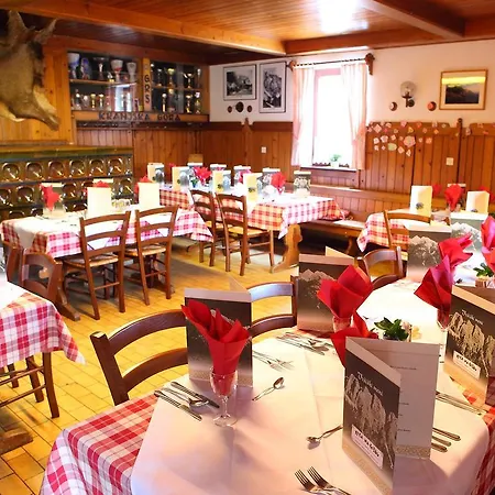 Planinska Koca Na Gozdu