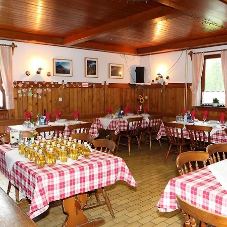 Planinska Koca Na Gozdu Affittacamere