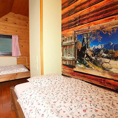 Planinska Koca Na Gozdu *