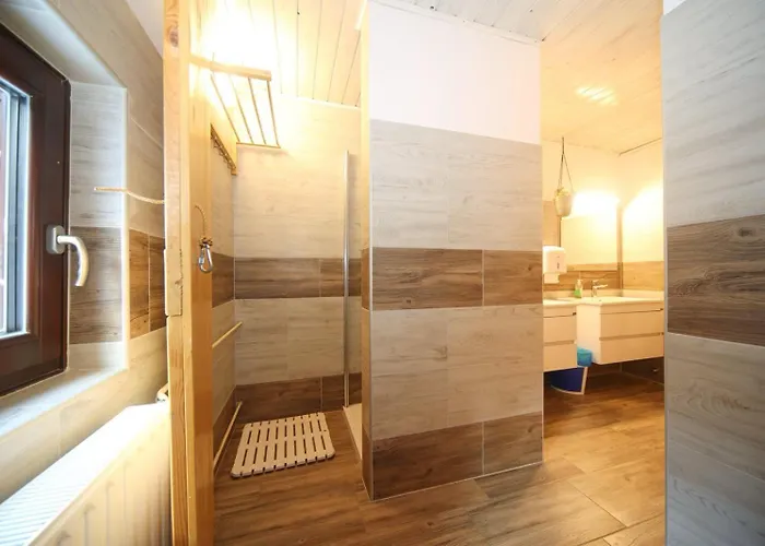 Planinska Koca Na Gozdu Kranjska Gora