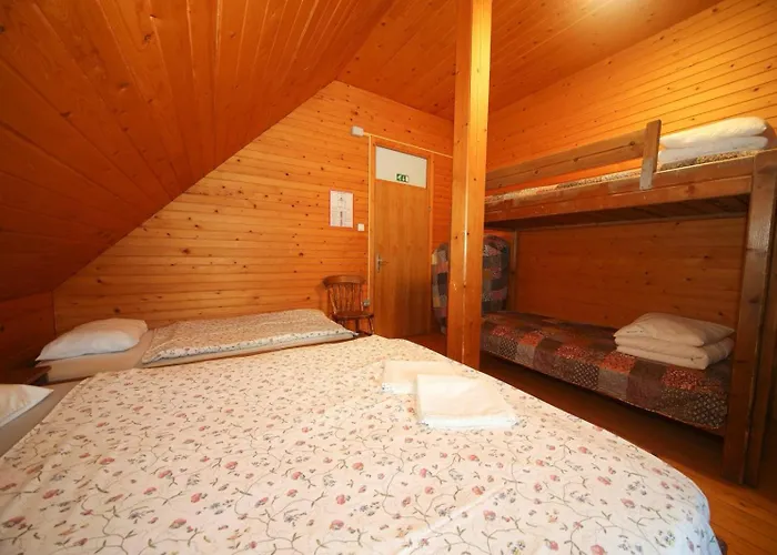 Planinska Koca Na Gozdu בית הארחה