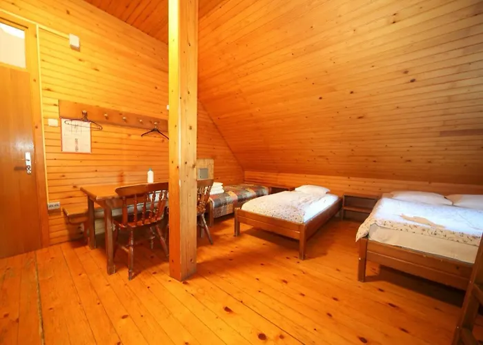 Planinska Koca Na Gozdu *