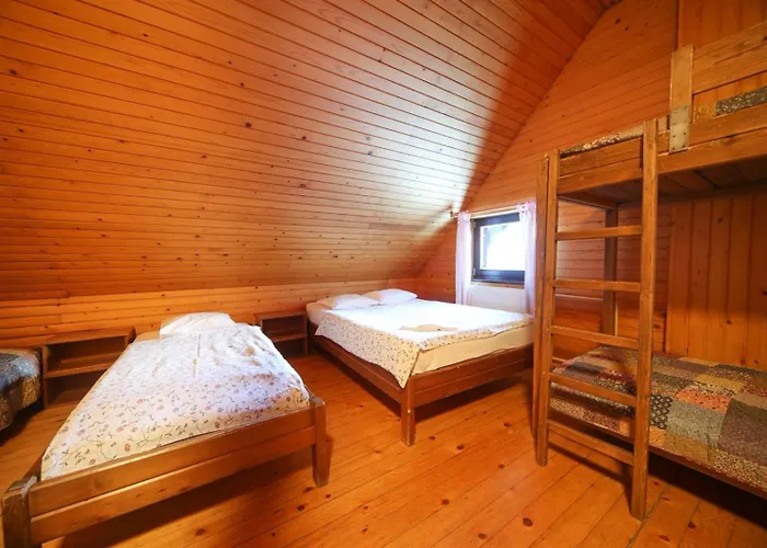 Planinska Koca Na Gozdu Kranjska Gora