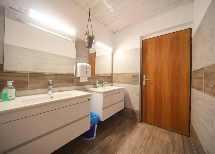 בית הארחה Planinska Koca Na Gozdu *