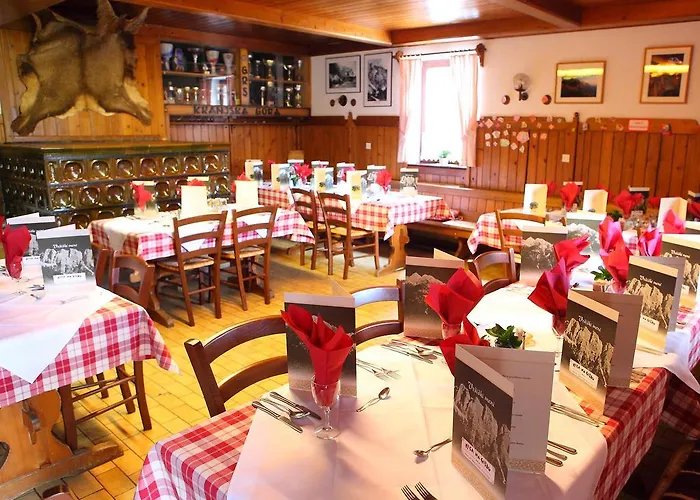 Planinska Koca Na Gozdu