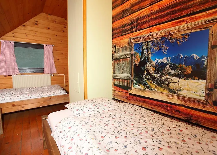 Planinska Koca Na Gozdu *